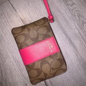 Corner Zip Wristlet COACH signature pink